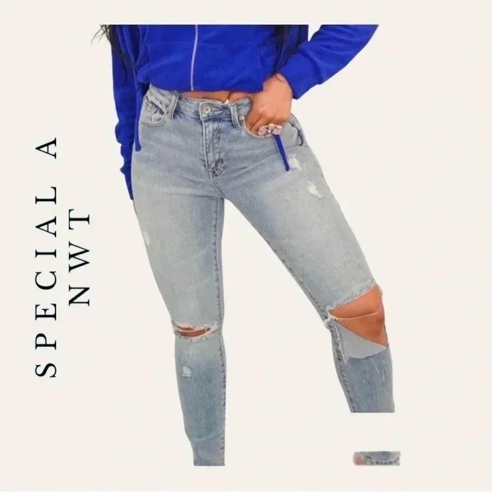 0555. SPECIAL A HIGH RISE RELAXED SKINNY WITH FACTORY DISTRESSING JEANS SIZE 1